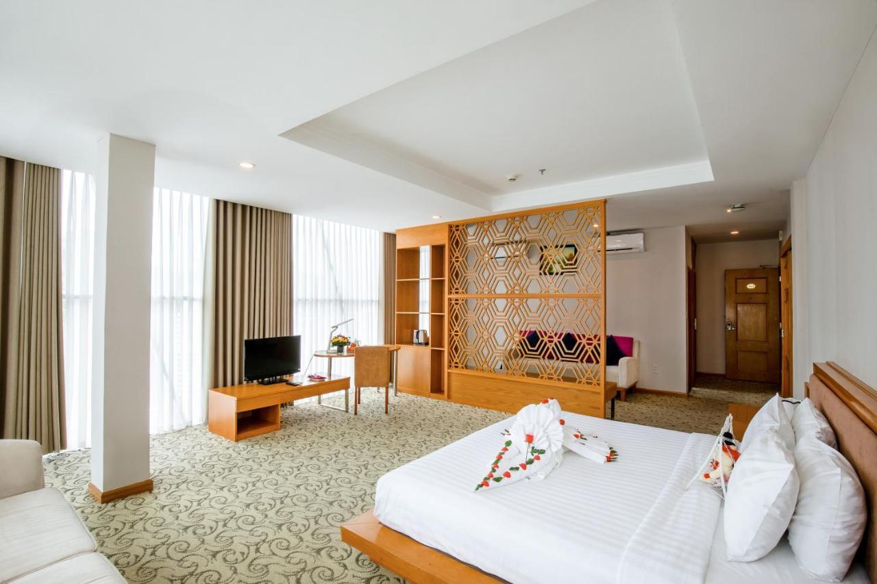 Ttc Hotel Deluxe Airport Хошимин Екстериор снимка