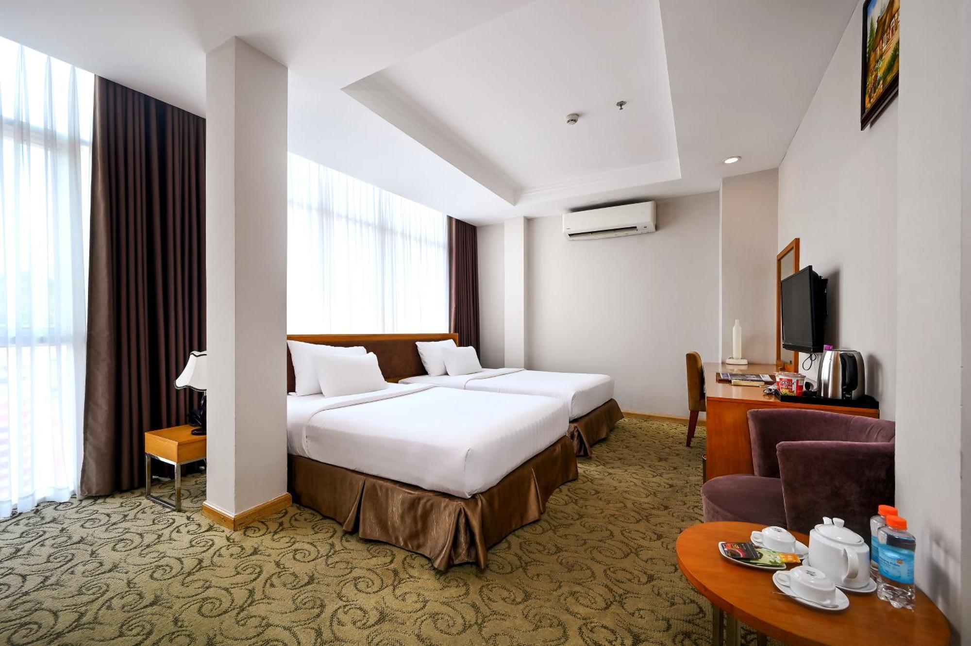 Ttc Hotel Deluxe Airport Хошимин Екстериор снимка