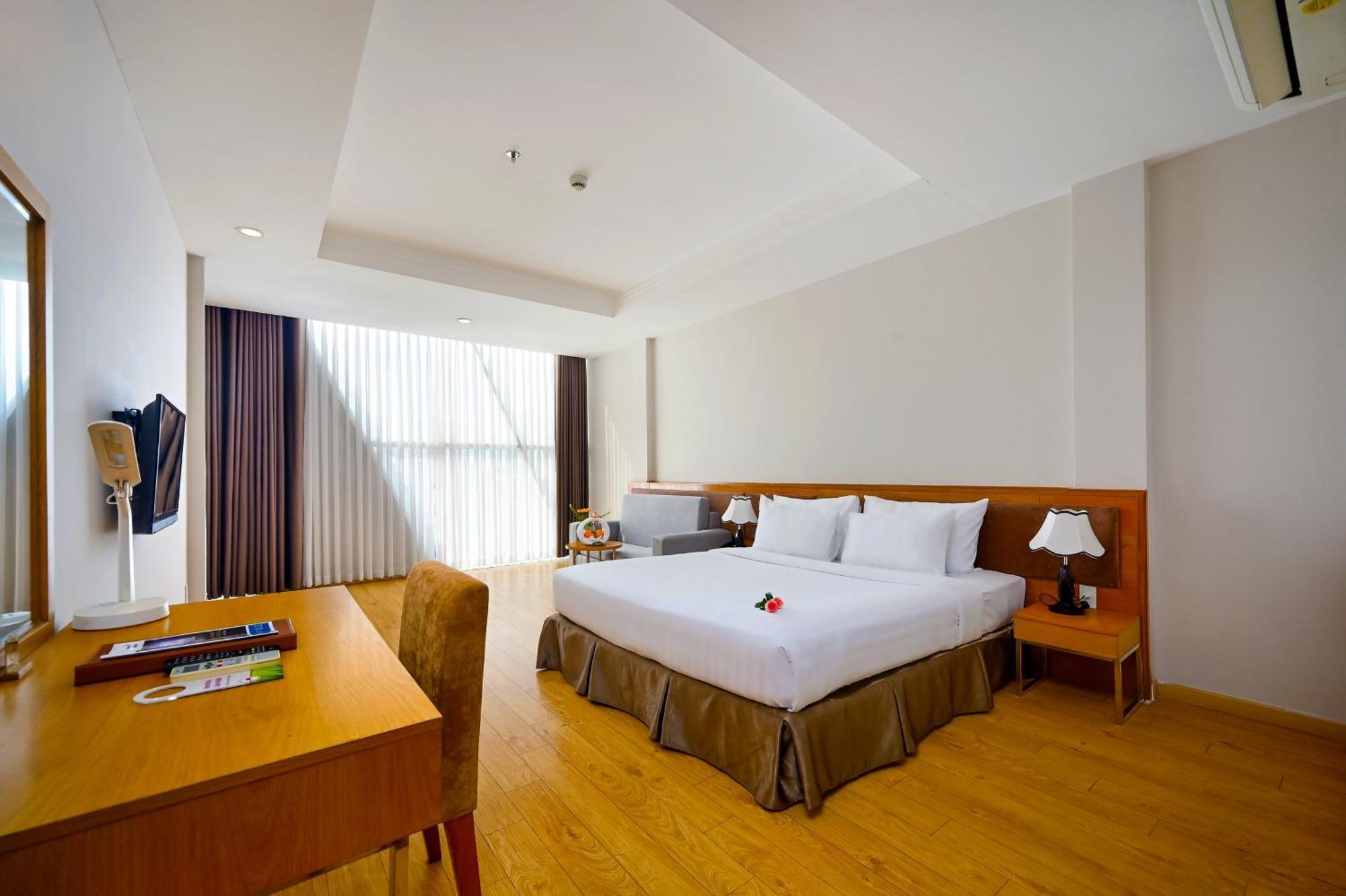 Ttc Hotel Deluxe Airport Хошимин Екстериор снимка