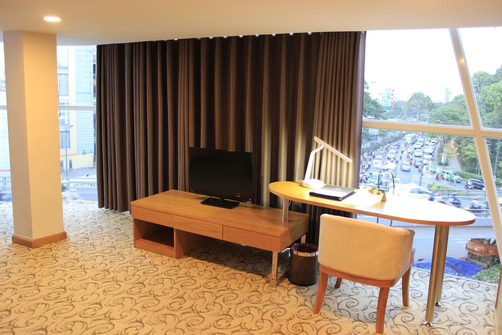 Ttc Hotel Deluxe Airport Хошимин Екстериор снимка